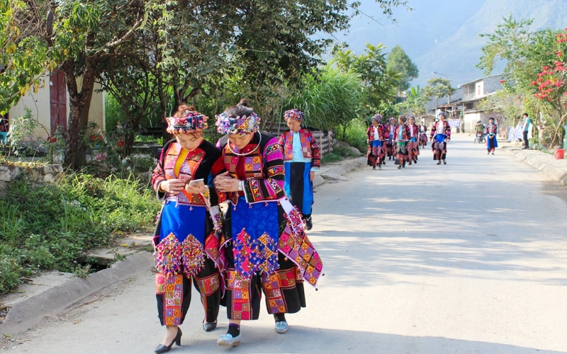 chợ tình Khâu Vai 