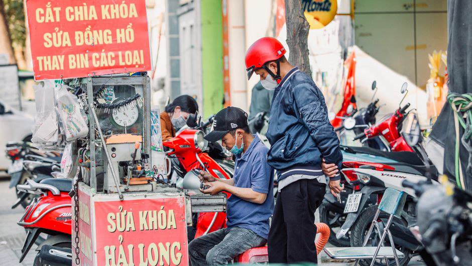 Khổ tâm của người bán online tự xoay xở khâu chốt đơn